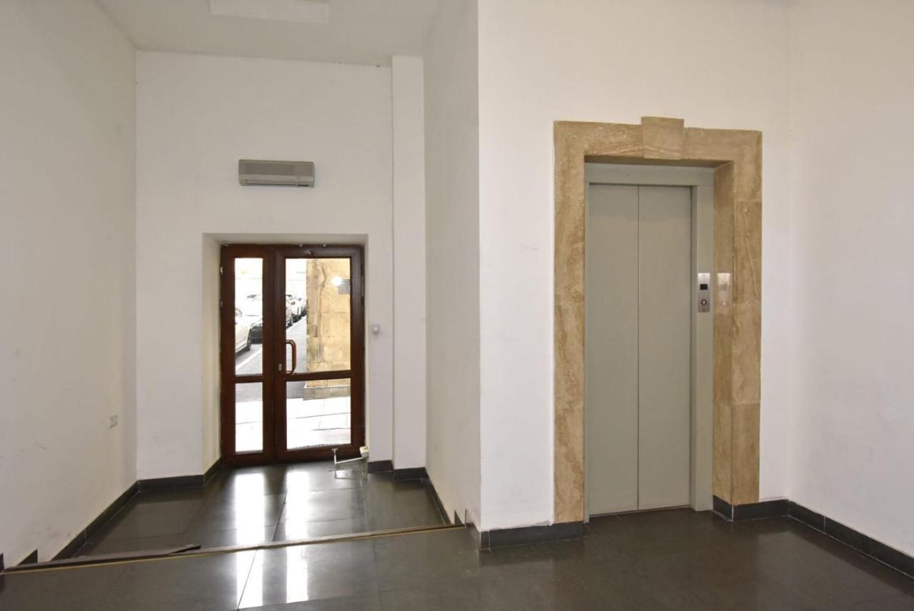 Byuzand7 New Building In Republic Square Yerevan Exterior photo